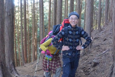 ◆木立の間を上り、ちょっと休憩◆