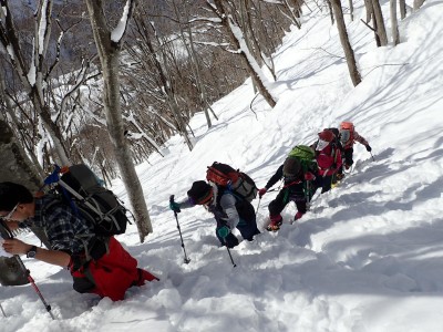 ◆１日目・赤沢山の急斜面をラッセルして進む◆